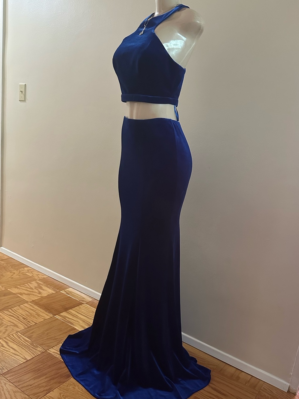 NWT La Femme 24599 Graceful High Neck Two Piece Velvet Gown Size 6. - Picture 5 of 9